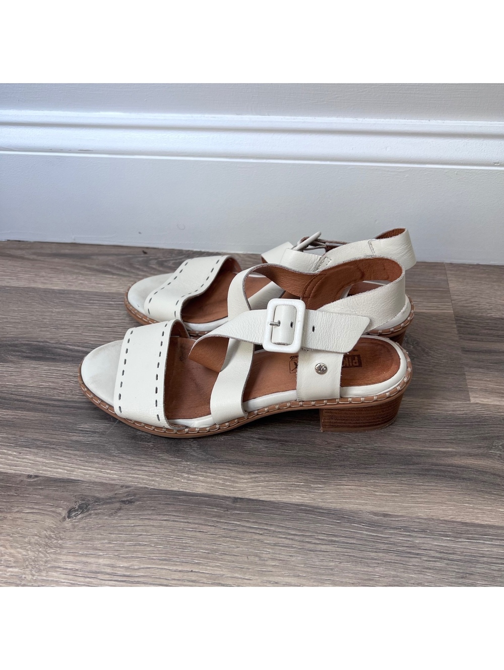 Pikolinos White Leather Low Heel Sandals Size 7.5 (38)